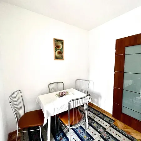 In The Heart Of Town! Appartement