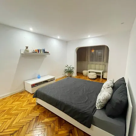 In The Heart Of Town! Appartement